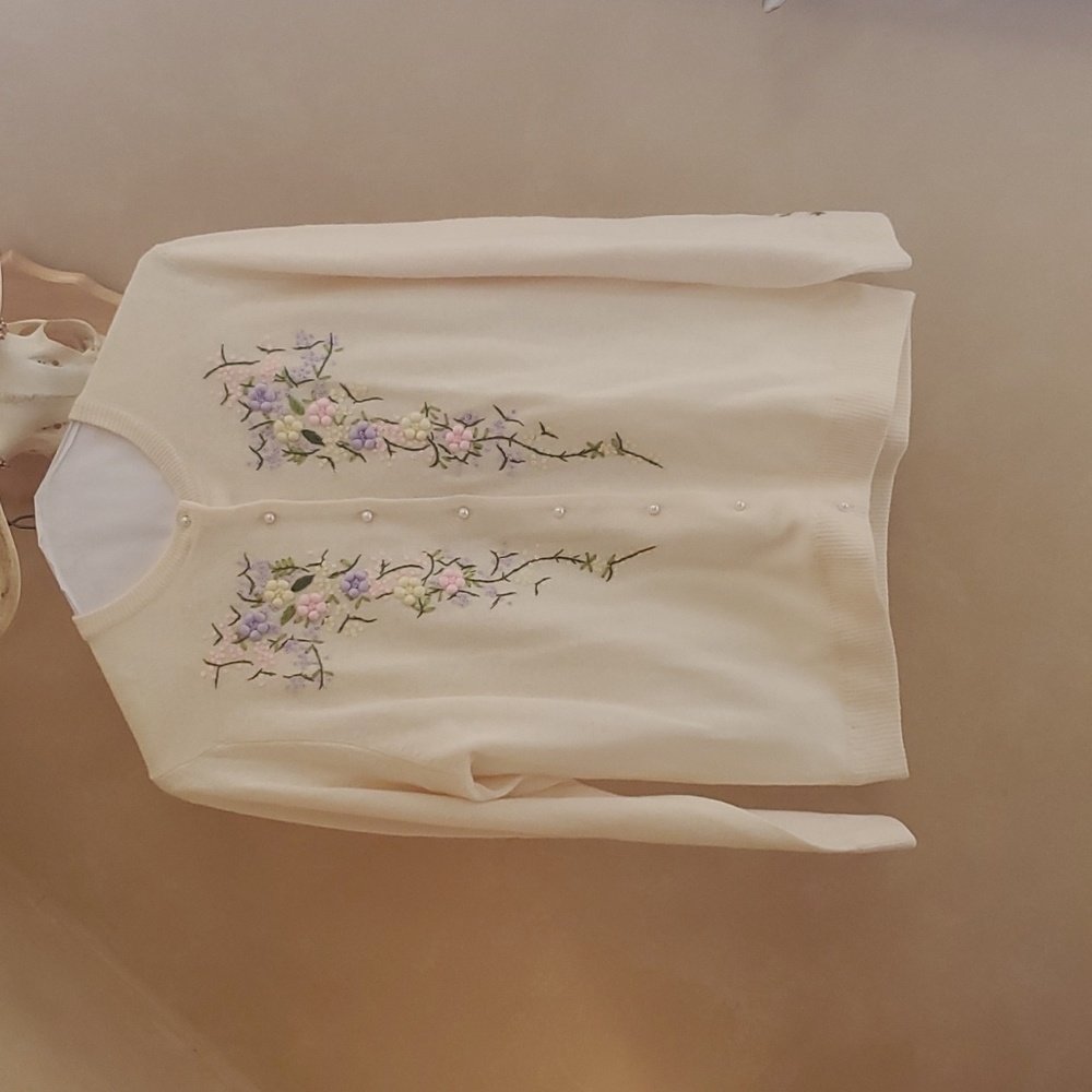 Vintage embroidered cardigan from France - Picture 2 of 9